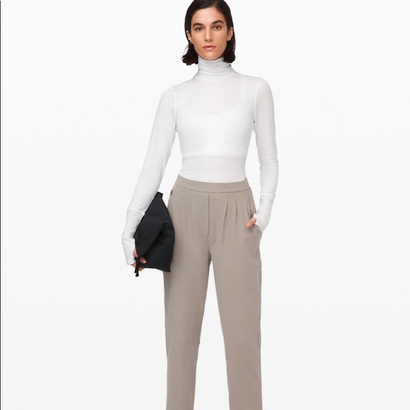 lululemon athletica Pants - Lululemon Carbon Dust Essential Crop Trousers